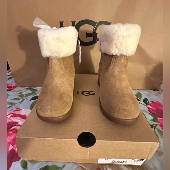 NEW UGG TODDLER JORIE II BOOTS - Picture 2 of 3
